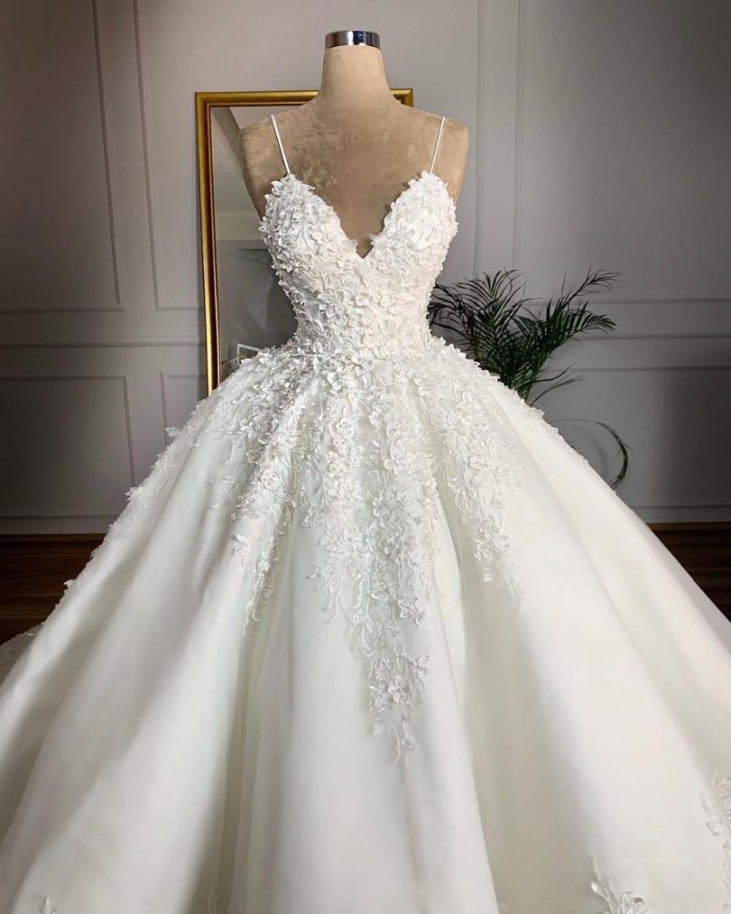 Deep V-neck Sexy Lace Floor-length Wedding Dress - Image 6